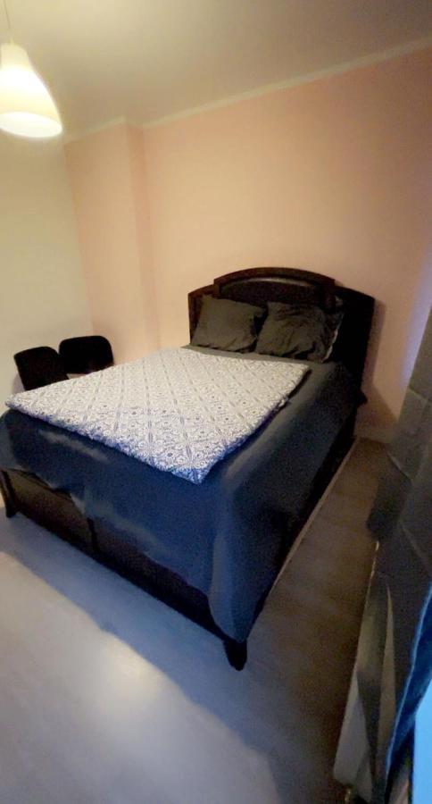 Private Double Bed Room Only With Balcony In Apartment 鹿特丹 外观 照片